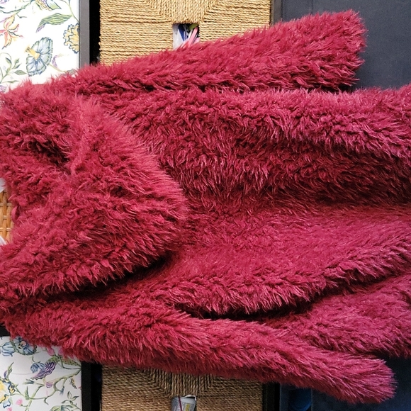 (3 for $25)Love Tree Medium Burgundy shag sherpa jacket - Picture 2 of 8